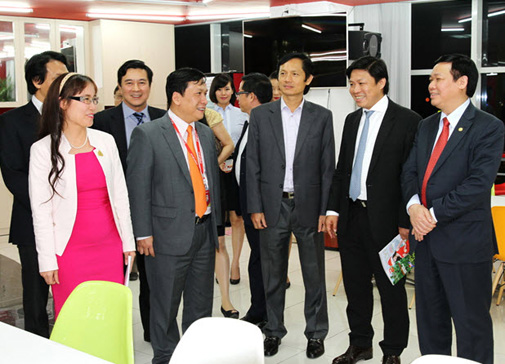 ยินดีต้อนรับ H.E. VUONG DINH HUE สู่ VIETJETAIR