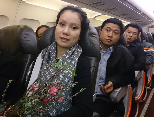 เวียดเจ็ทแอร์ได้จัดบริการพิเศษจัดส่งช่อดอกแอพริคอทและดอกพีชทางอากาศให้กับผู้โดยสารในระหว่างช่วงเทศกาล Tet