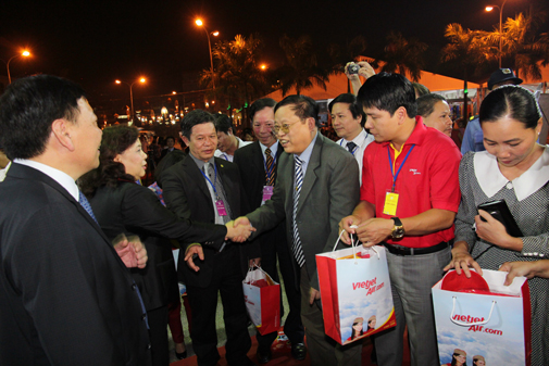 สายการบินเวียดเจ็ทแอร์ร่วมจัดงานออกร้านในเทศกาลหมู่บ้านงานฝีมือพื้นบ้านในฮานอยและบริเวณลุ่มแม่น้ำแดง
