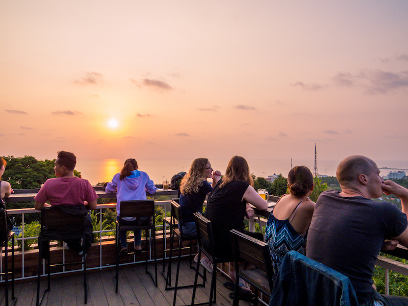 bar ngắm hoàng hôn ở phú quốc Chuồn Chuồn Bistro & Sky Bar