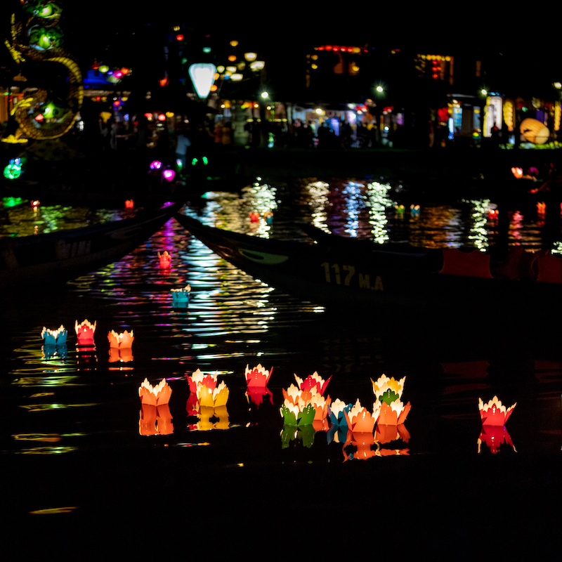 Hội An thả đèn