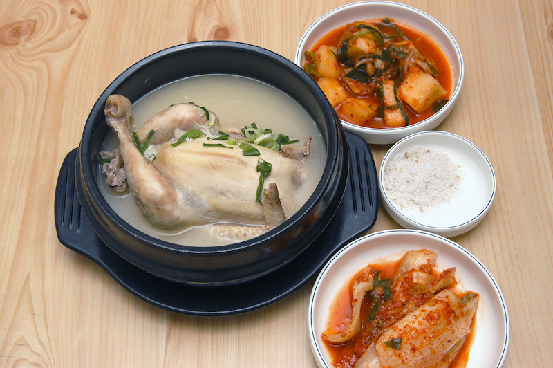 gà hầm sâm Hàn Quốc Samgyetang