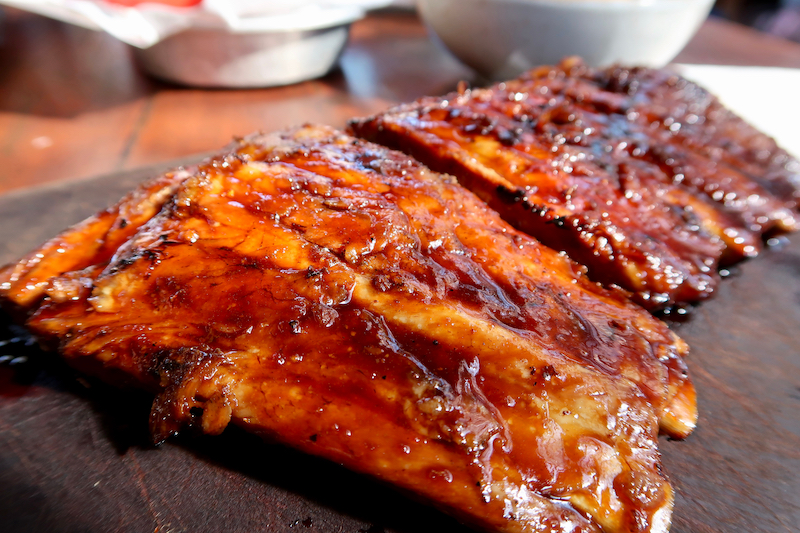 Món sườn lợn nướng nổi tiếng Bali