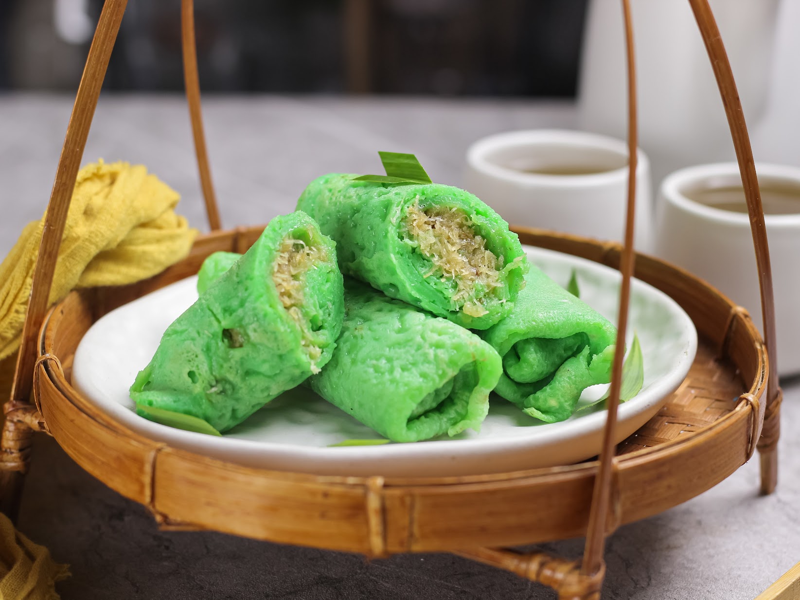 Kue dadar gulung