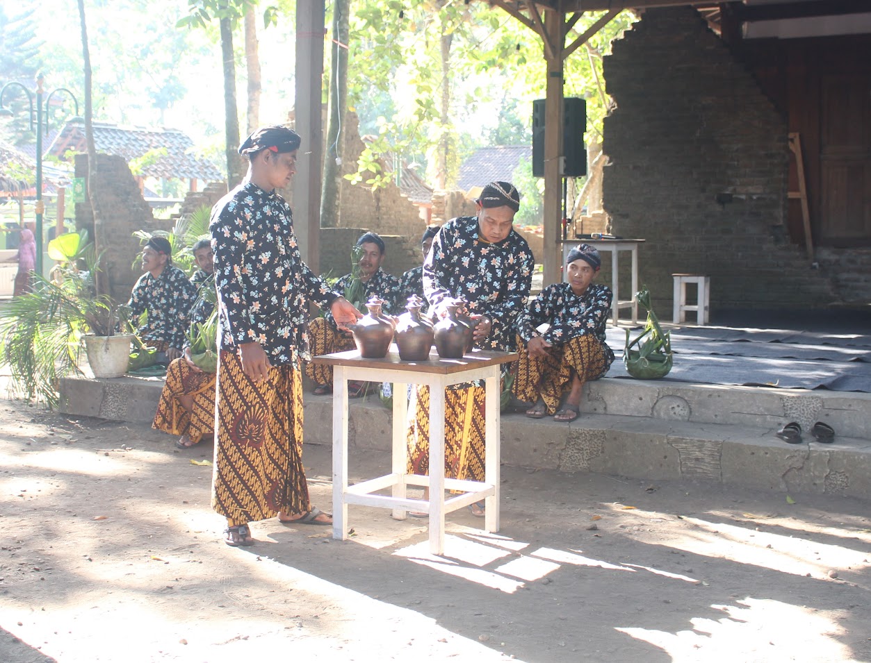 Trang phục truyền thống Indonesia