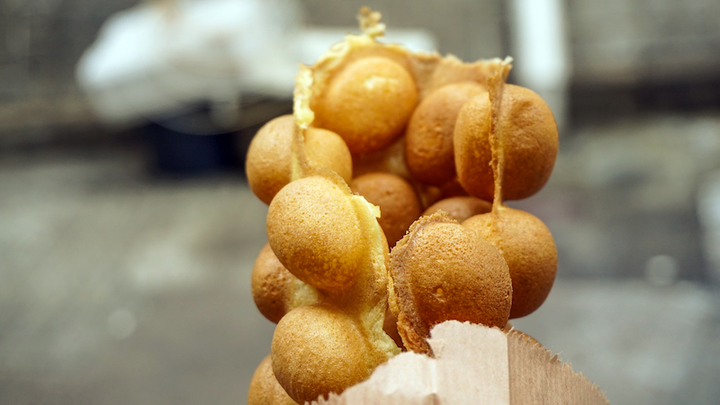 Bánh trứng gà non - món ăn đường phố Hongkong