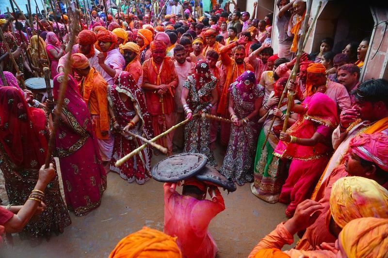Biến thể của lễ hội ném bột màu Holi
