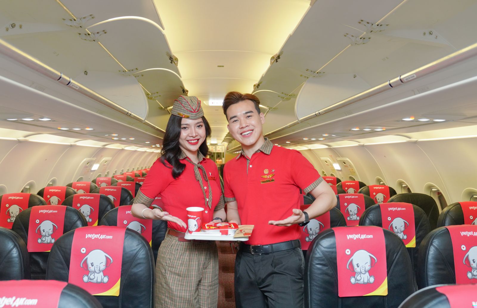 Ngày Quốc tế Voi siêu đáng nhớ trên tàu bay Vietjet đi Viêng Chăn