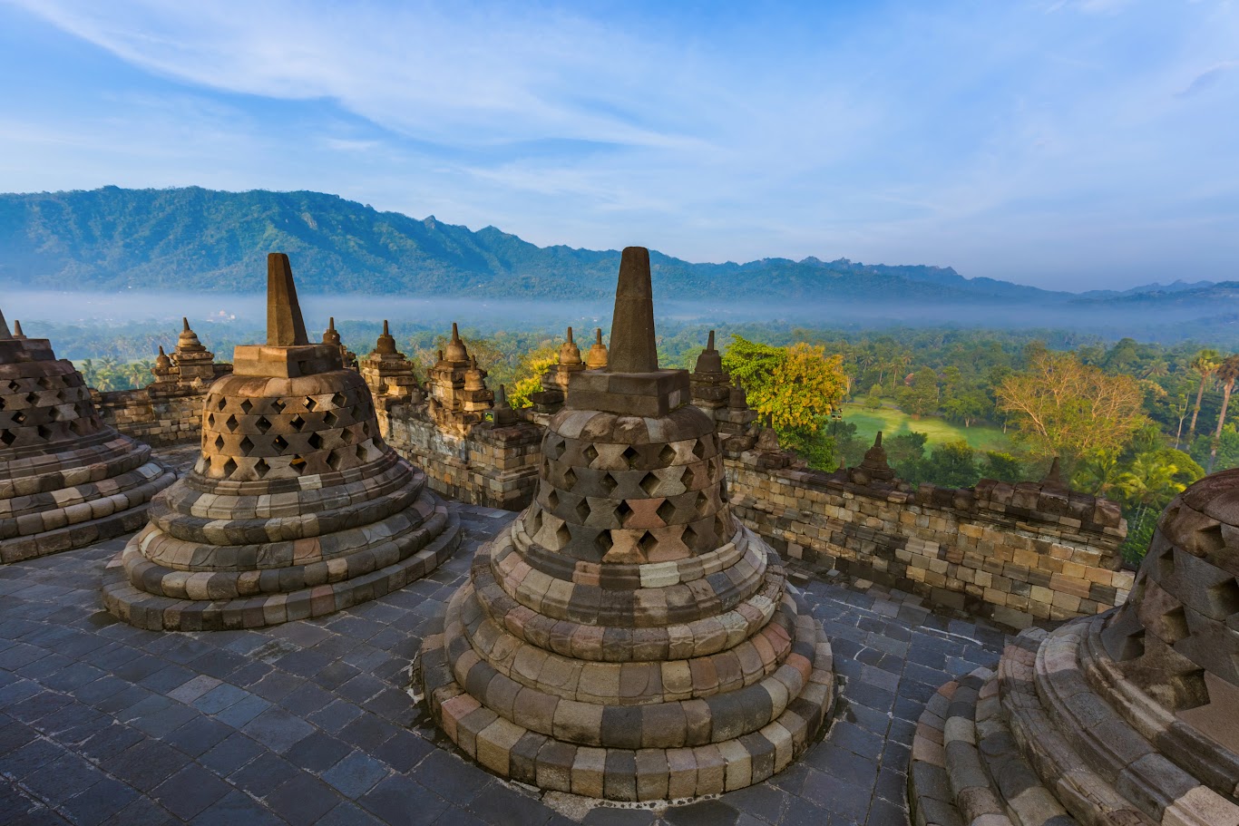 ボロブドゥール寺院訪問 - 世界最大の仏教寺院 | Vietjet Air