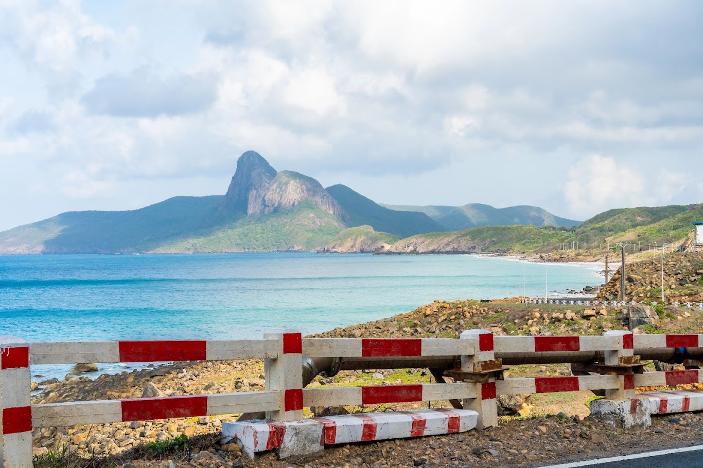 Vé máy bay Côn Đảo khứ hồi có cần đặt vé sớm không?