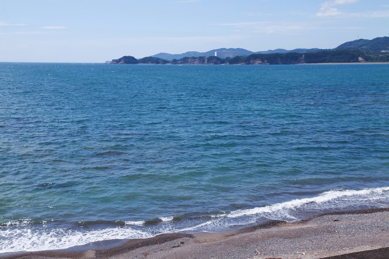 Listing Cua Lo hotels near the beach with stunning swimming pools