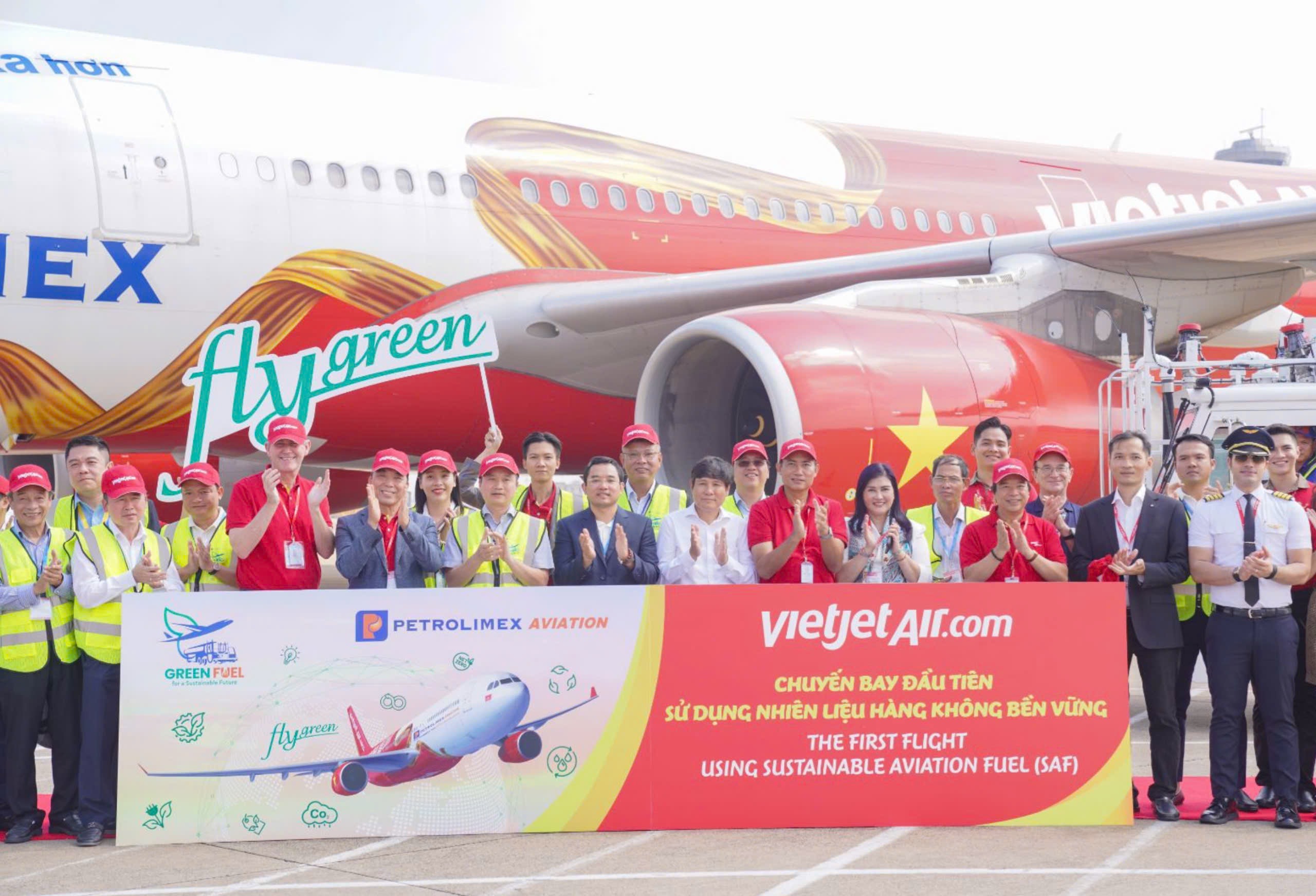 Vietjet tiên phong khai thác chuyến bay đầu tiên sử dụng nhiên liệu hàng không bền vững SAF do Petrolimex Aviation cung cấp, giảm thải 80% carbon