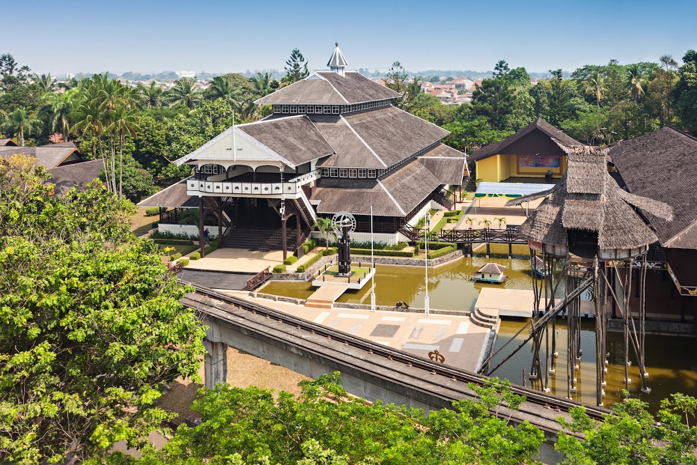 How much is a flight ticket from Hanoi to Jakarta?