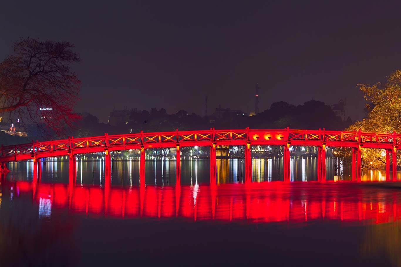 夜のThe Huc橋