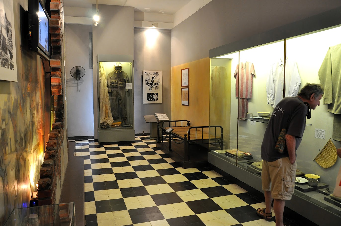 Review: Hoa Lo Prison Night Tour – Tickets, Schedule & Real Impressions
