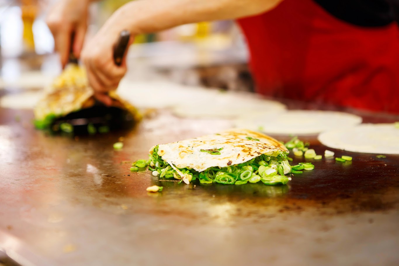 Ăn okonomiyaki chính gốc tại Hiroshima