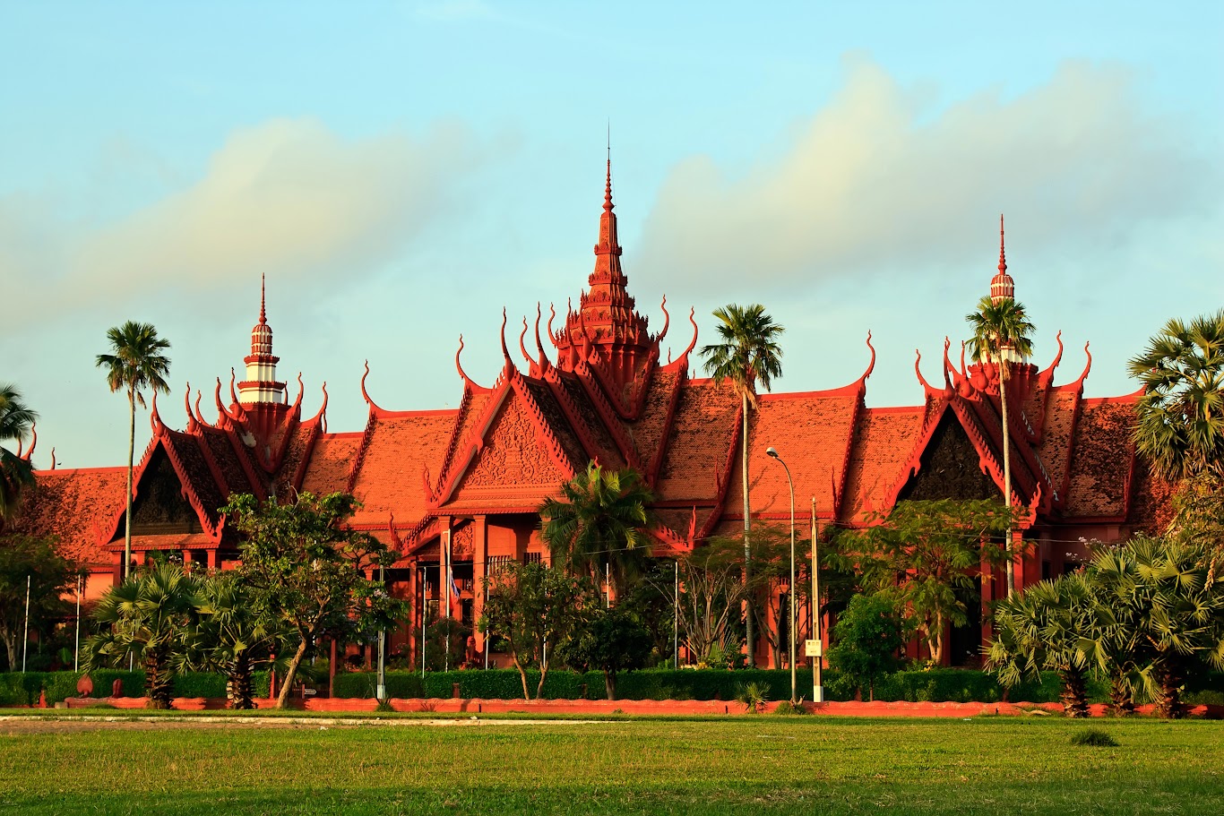 Must-visit attractions when traveling to Phnom Penh