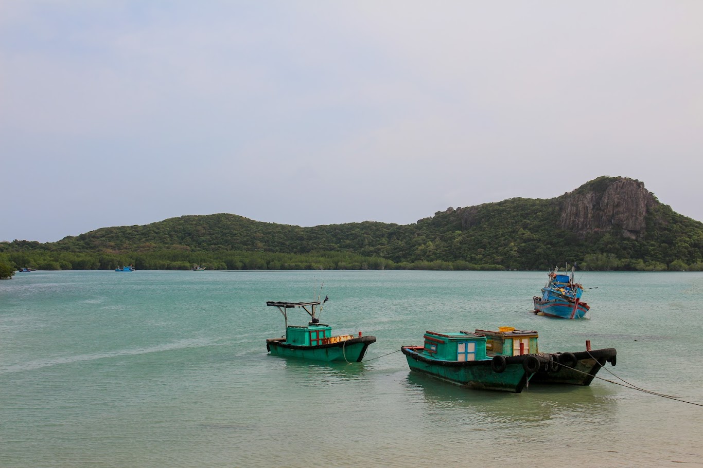 Vé máy bay Côn Đảo khứ hồi có cần đặt vé sớm không?