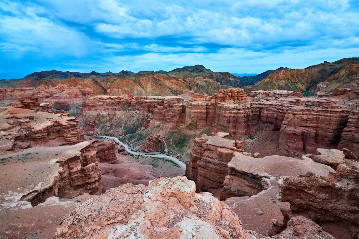 查林峡谷（Charyn Canyon）：中亚腹地历经1200万年的自然奇迹| Vietjet Air