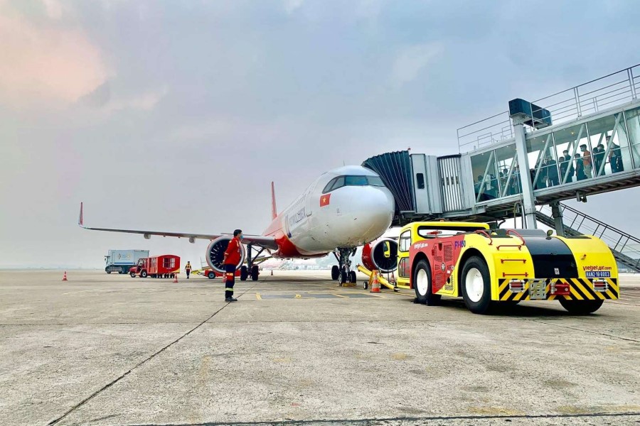 สายการบิน VietJetAir ต้อนรับวันวาเลนไทน์ด้วยการโชว์จูบบนเครื่องบิน