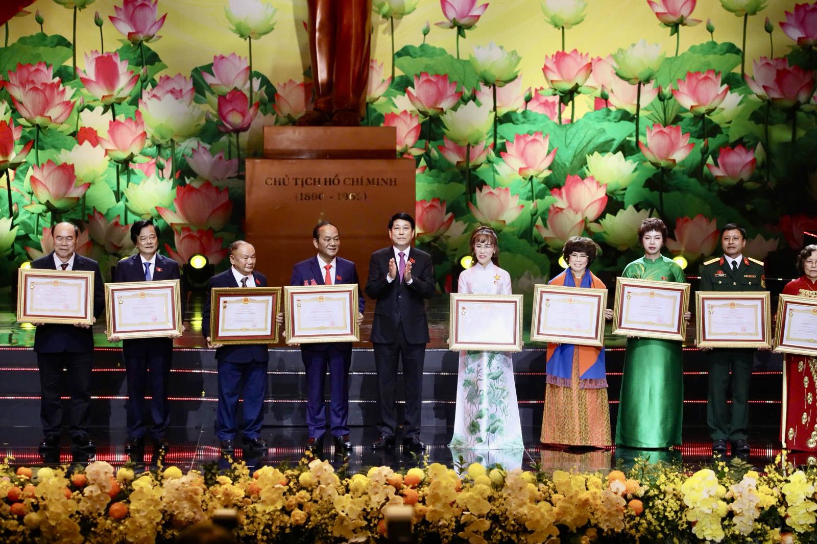 Tiến sĩ Nguyễn Thị Phương Thảo nhận danh hiệu Anh hùng Lao động: Biểu tượng bản lĩnh, khát vọng Việt Nam hùng cường, nhân văn và hội nhập