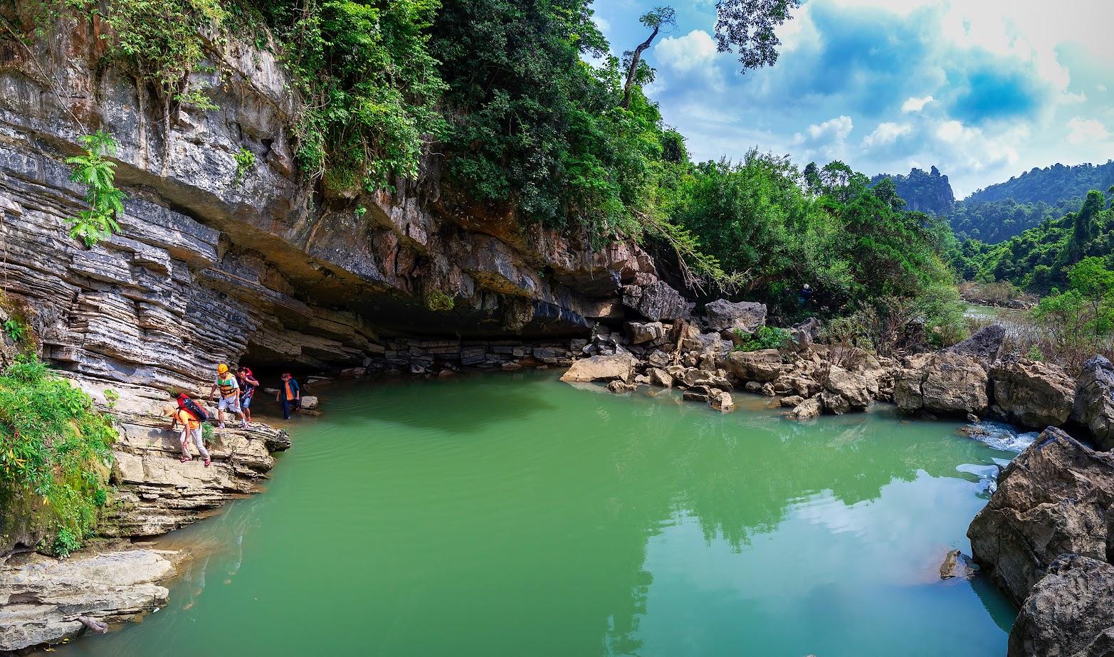 เดินป่า Hang Tien