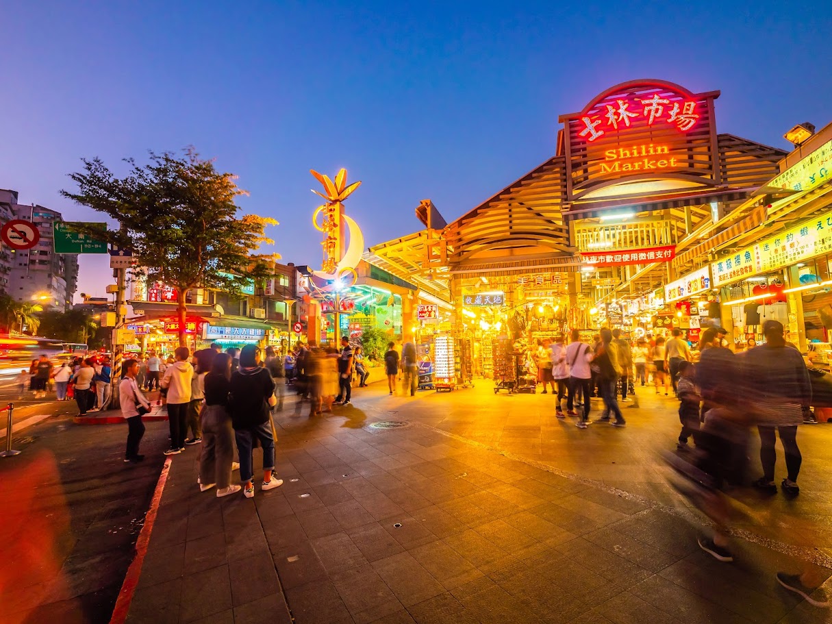 Shilin Night Market attracts a large number of tourists from Vietnam