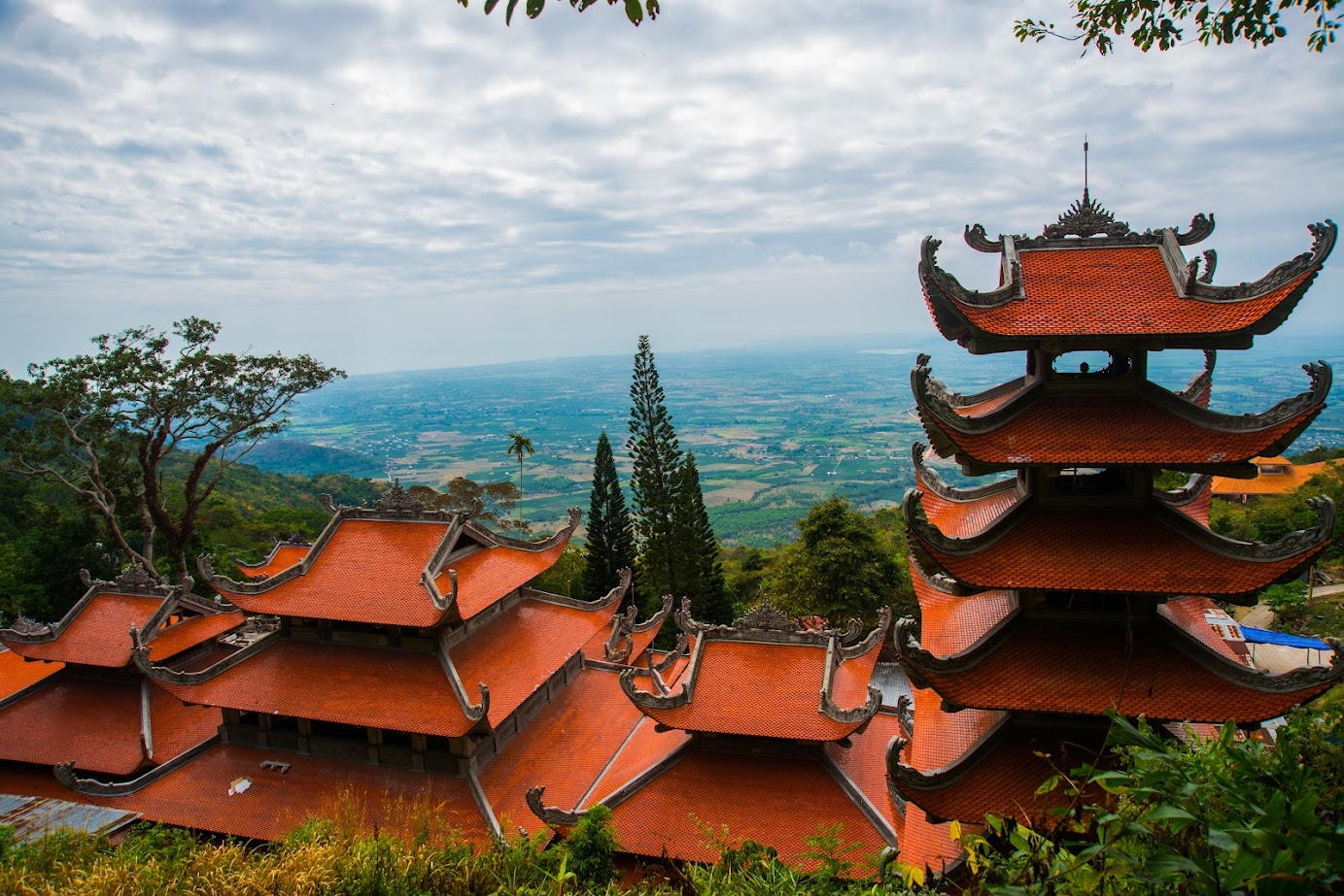 Chùa Linh Sơn Trường Thọ trên núi Tà Cú