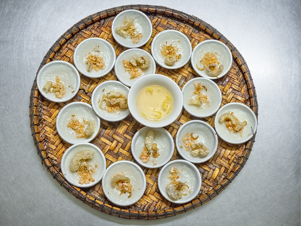 What to eat in Hue? Famous delicious dishes in Hue