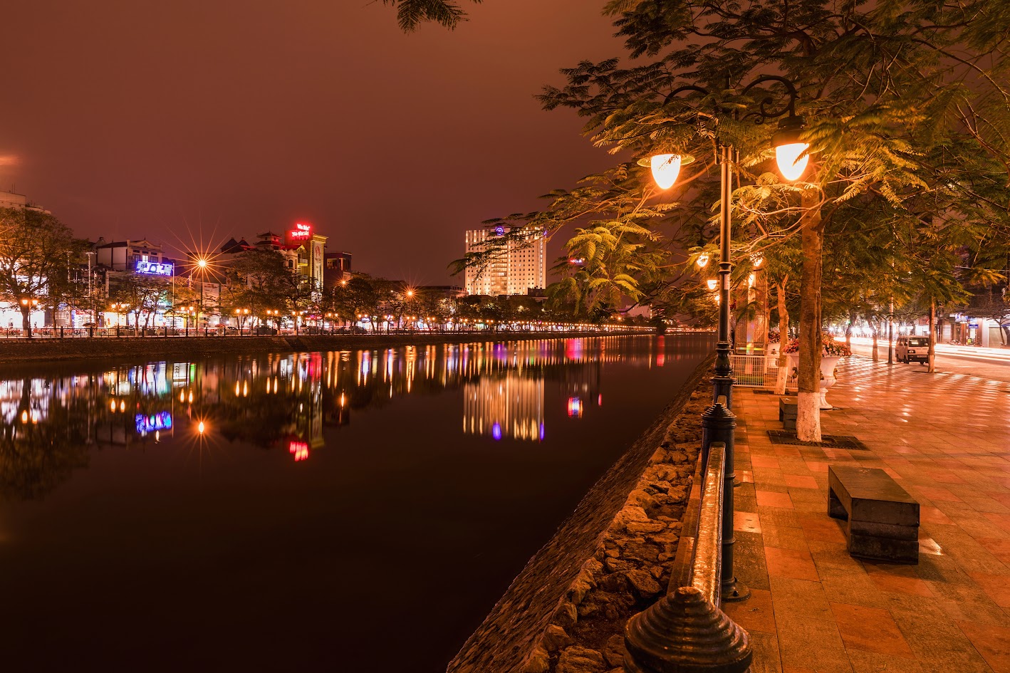 What to Eat and Do at The Lu Walking Street in Hai Phong?