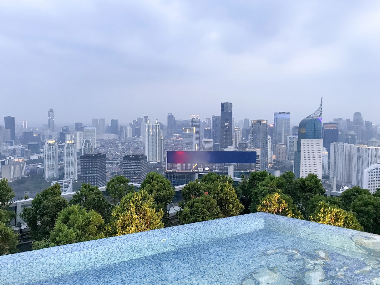 Where to stay when visiting Jakarta? Choose a hotel near the airport or in the city center
