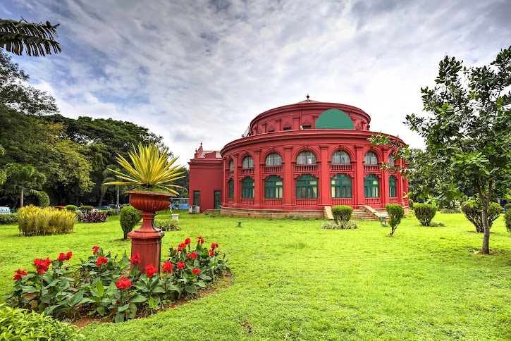 Travel in Bangalore, India: Where to Go and What to Eat?