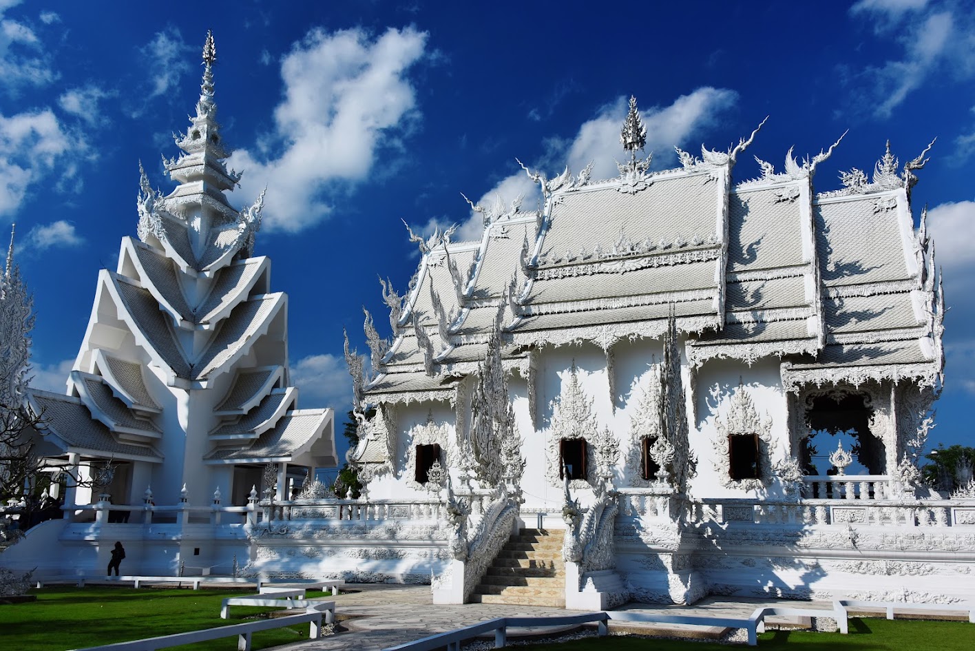 Explore Wat Rong Khun, the White Temple of Thailand