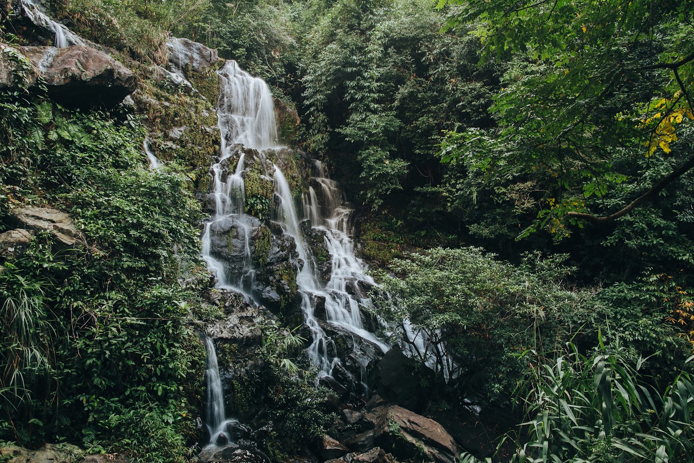 Quang Binh 的 khu du lich suoi Mooc - Hang Toi 有什麼熱門看點?