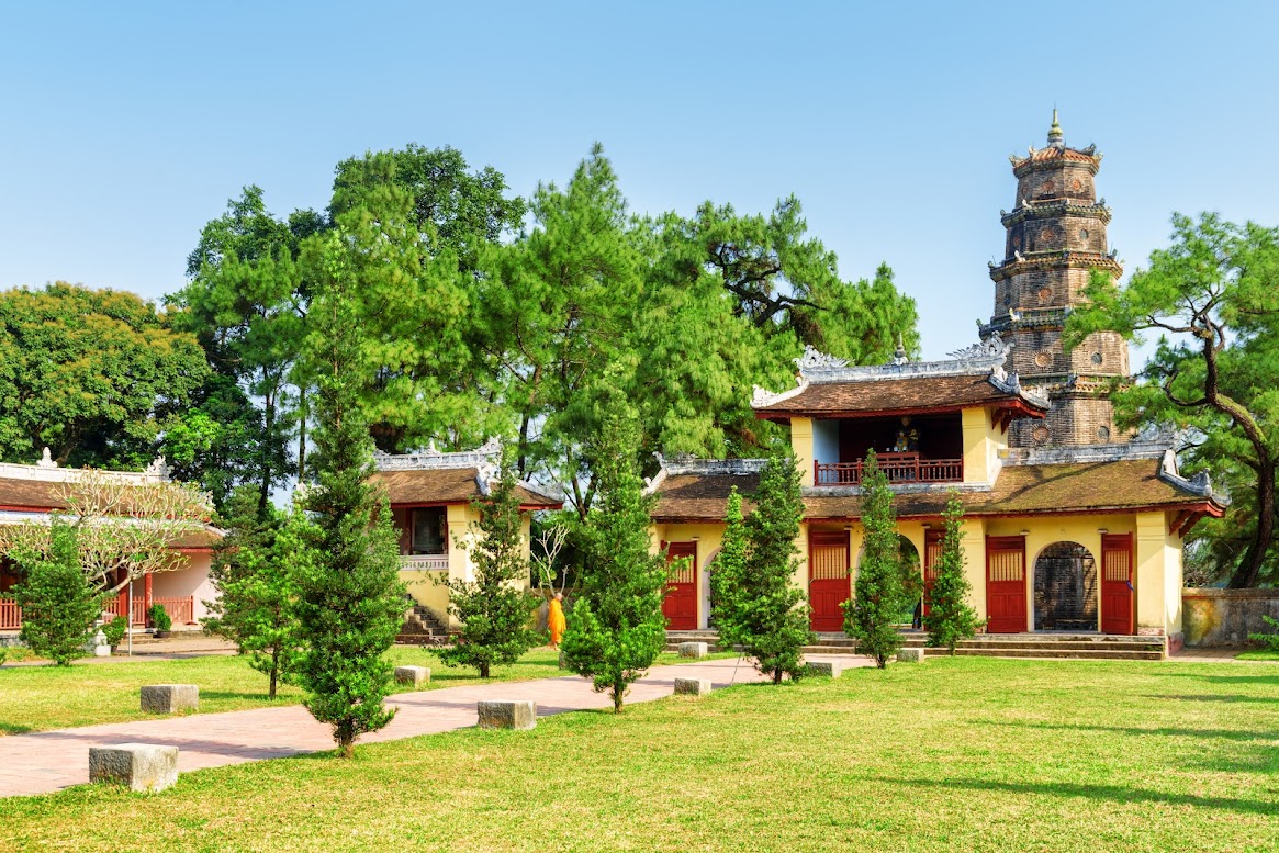 Chùa Huyền Không Sơn Thượng: Điểm du lịch tâm linh nổi tiếng ở Huế