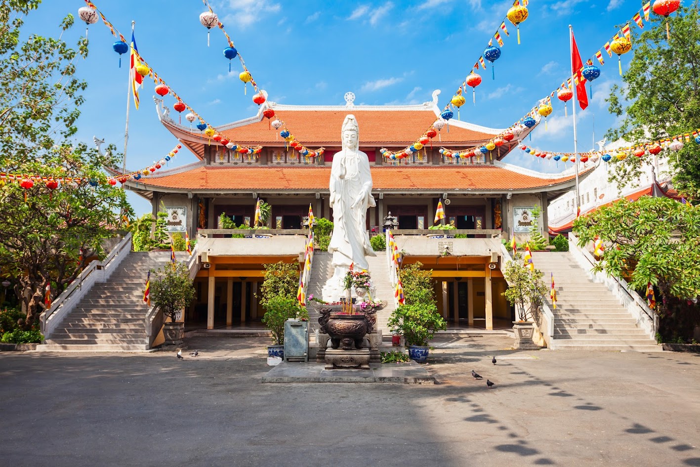 How meaningful is the spiritual tourism at the beginning of the year during Tết?