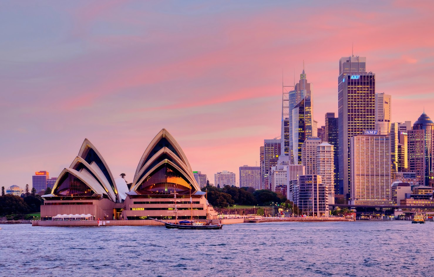 When is the best time to travel to New South Wales?