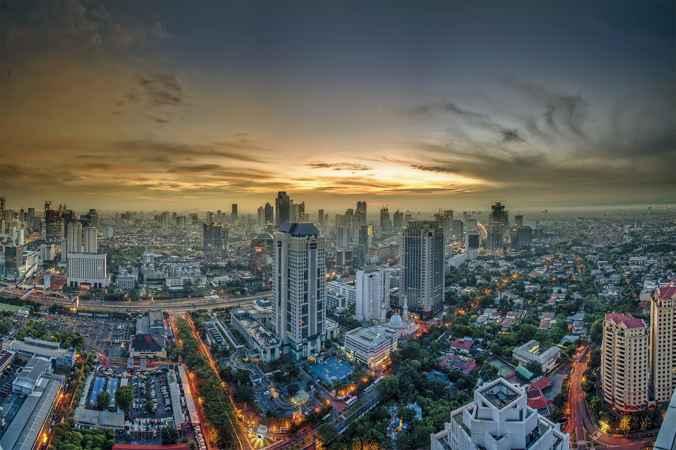 Where to stay when visiting Jakarta? Choose a hotel near the airport or in the city center