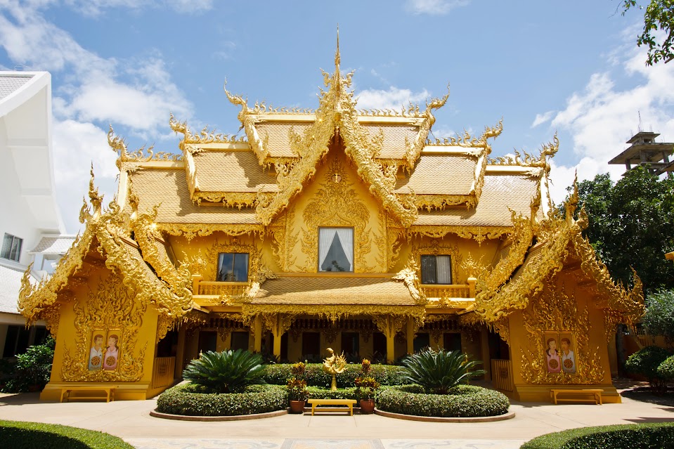 Explore the White Temple Wat Rong Khun Thailand