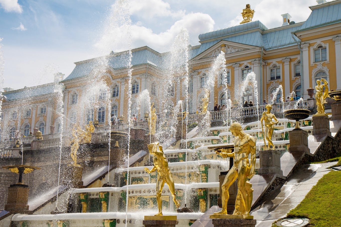 Which season is the best to travel to Russia?