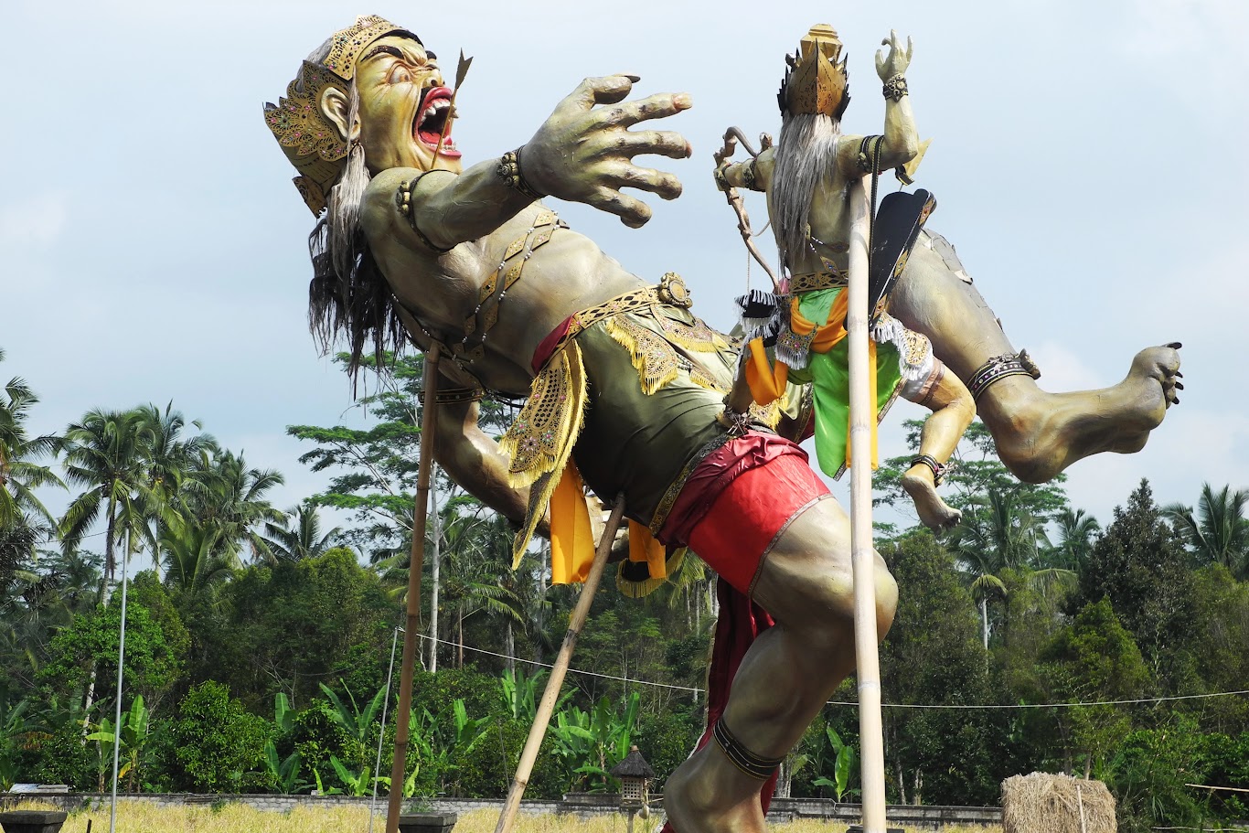 รูปปั้น Ogoh-ogoh ขนาดใหญ่ในขบวนเทศกาล Nyepi ที่ Bali