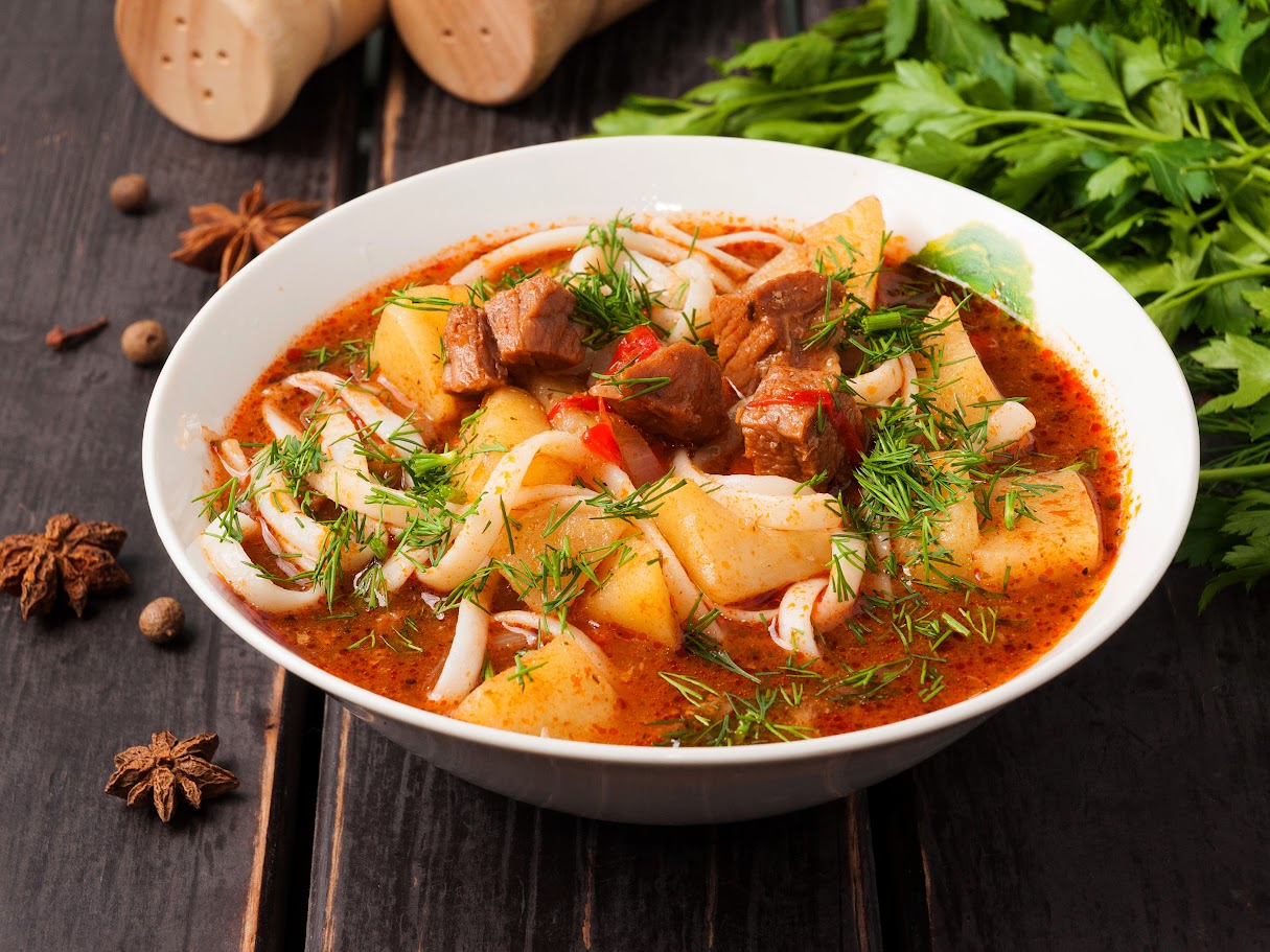 สัมผัสวัฒนธรรมอาหารคาซัคสถาน: อะไรที่ทำให้วัฒนธรรมการกินเนื้อม้าโดดเด่น?