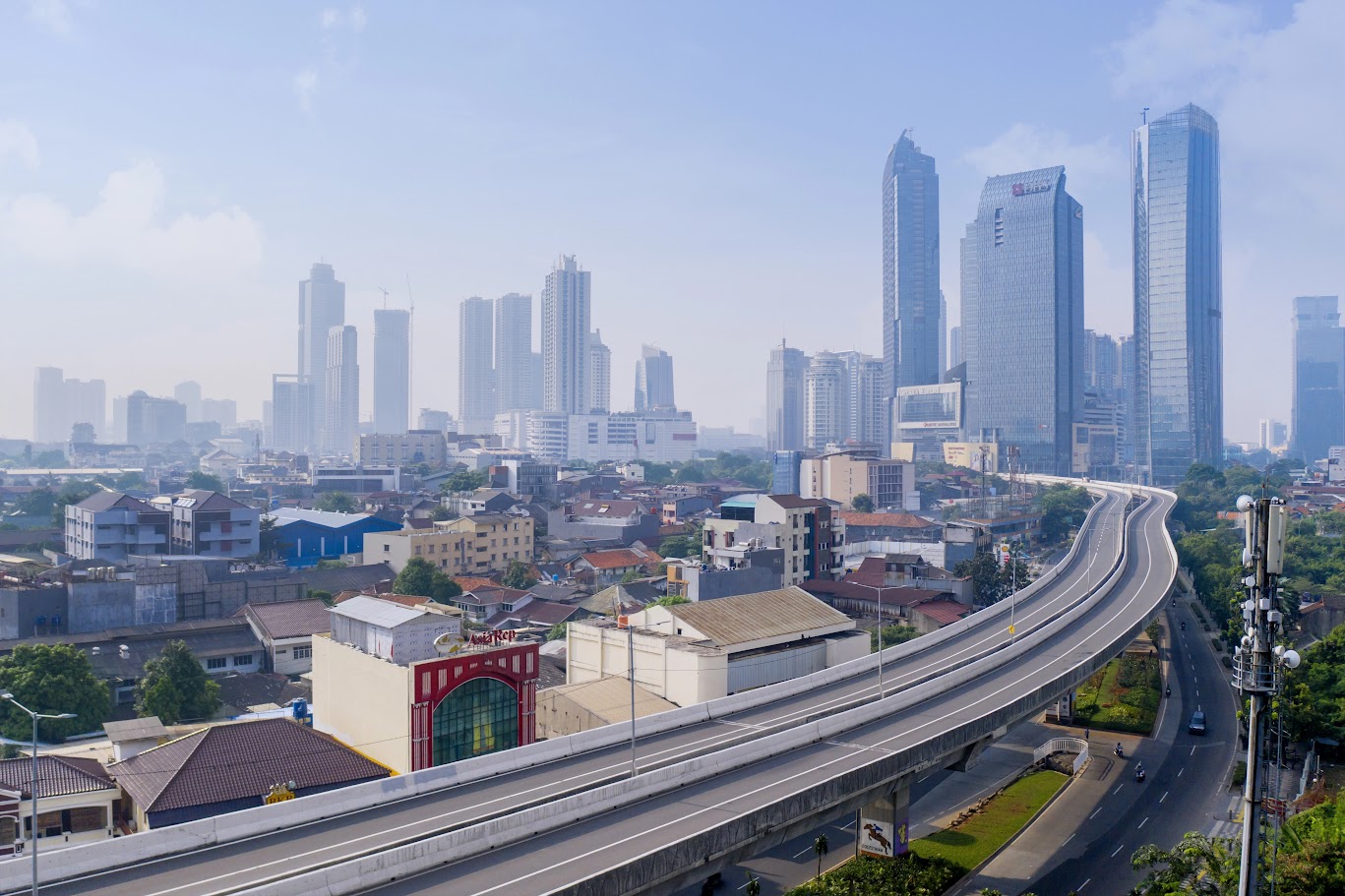 Where to stay when visiting Jakarta? Choose a hotel near the airport or in the city center