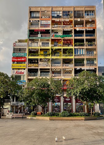 สำรวจคอนโดคาเฟ่เหงียนเหว้ 9 ชั้นที่ดึงดูดผู้คนอย่างมาก