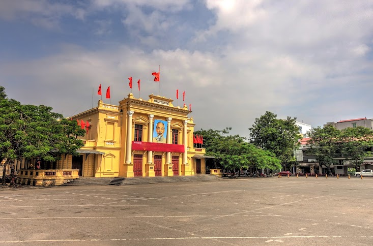 What to Eat and Do at The Lu Walking Street in Hai Phong?