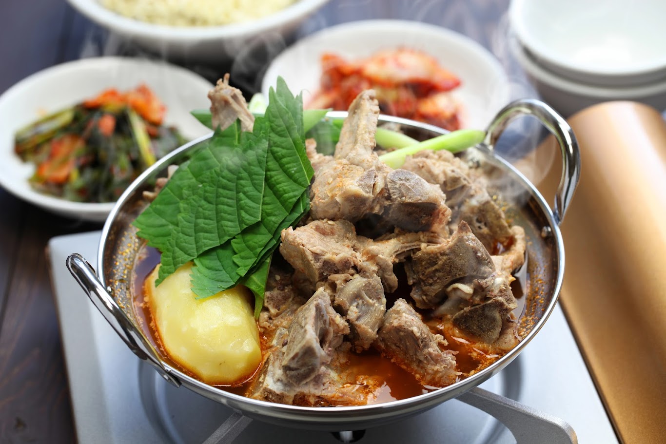 Gamjatang - Hương Vị Đặc Trưng Của Canh Xương Hầm Hàn Quốc