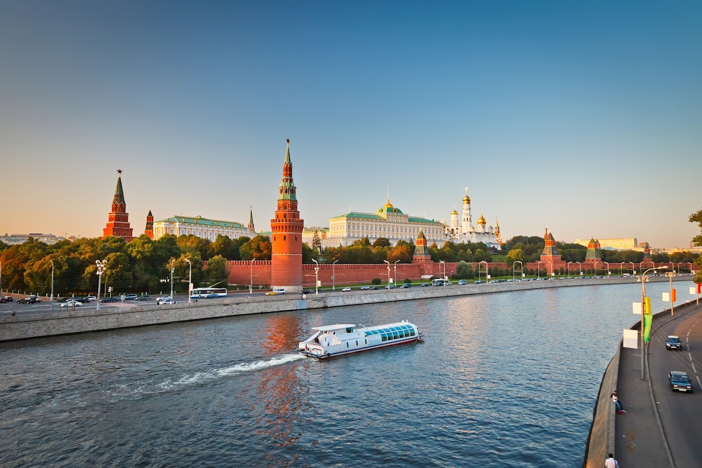 What is the best season to travel to Russia?