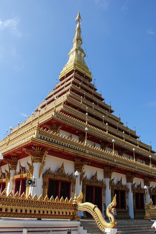 Distance from Khon Kaen airport to famous tourist destinations in Khon Kaen