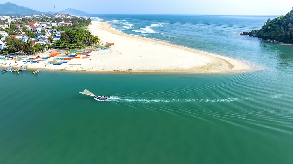 Đầm Lập An Huế - Địa điểm đón hoàng hôn tuyệt đẹp