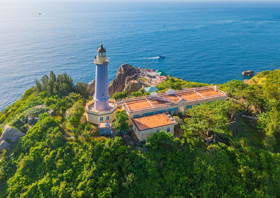 Ca Pass Deo Ca scenic mountain pass between Phu Yen and Khanh Hoa